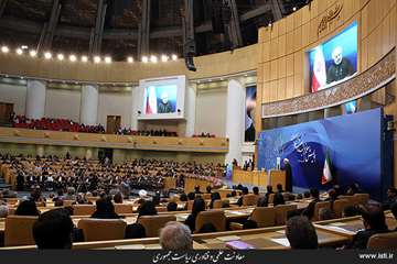 حضوررییس جمهوری و معاون علمی و فناوری رییس جمهوری در همایش معلم، تولید و اقتصاد دانش‌بنیان