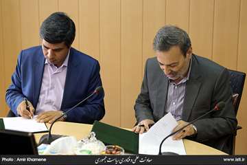 Signing memorandum of Student Business Incubators