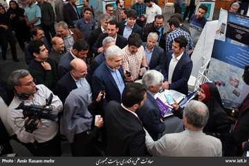 Visit of the Achievement Exhibition at Science and Technology Park of University of Tehran by the Vi