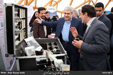 Visit of the Achievement Exhibition at Science and Technology Park of University of Tehran by the Vi