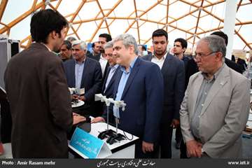 Visit of the Achievement Exhibition at Science and Technology Park of University of Tehran by the Vi