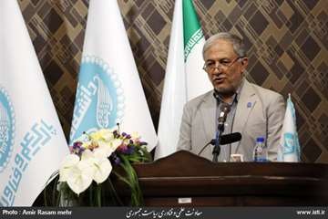 Visit of the Achievement Exhibition at Science and Technology Park of University of Tehran by the Vi