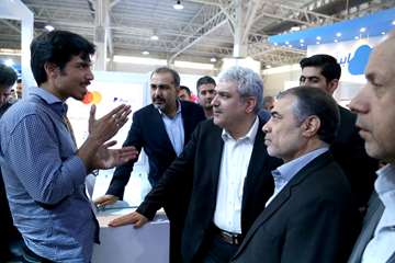 Vice President of Science and Technology visiting the 25th ELECOMP Exhibition