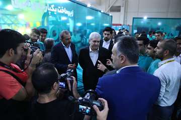 Vice President of Science and Technology visiting the 25th ELECOMP Exhibition