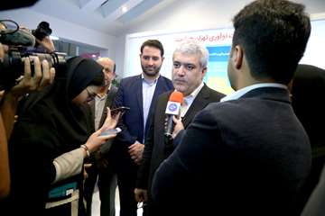 Vice President of Science and Technology visiting the 25th ELECOMP Exhibition