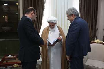 Visiting the knowledge-based companies of Yazd Province by the vice president for science and techno