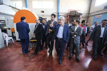 Visiting the knowledge-based companies of Yazd Province by the vice president for science and techno