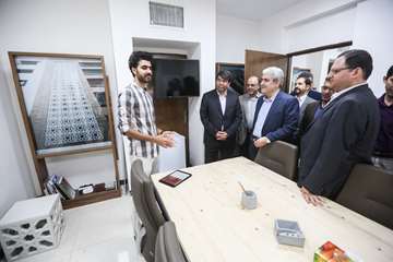 Visiting the knowledge-based companies of Yazd Province by the vice president for science and techno