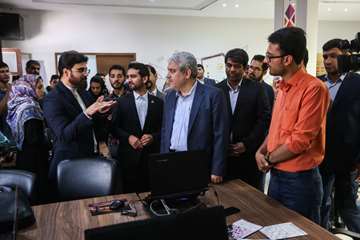 Visiting the knowledge-based companies of Yazd Province by the vice president for science and techno