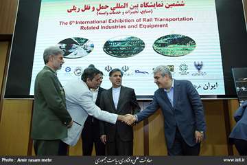 Visit of the sixth international exhibition of railroad transportation by the vice president for sci