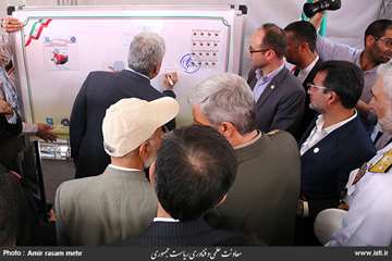 Visit of the sixth international exhibition of railroad transportation by the vice president for sci