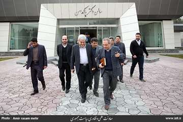 Visit of the housing development research center by the vice president for science and technology af