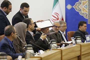 “Made in Iran” Trains on Irans metro rail with the support of the Vice President of Science and Tech