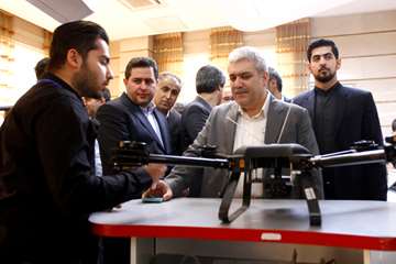 Vice President of Science and Technology visits Space Products Exhibition