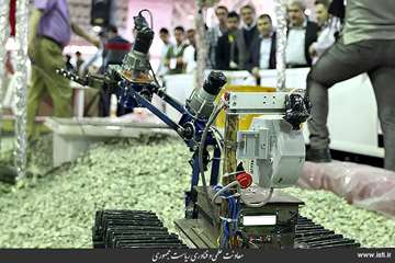 Visit of the 1​2th RoboCup Iran Open Competitions by the Vice President for Science and Technology A